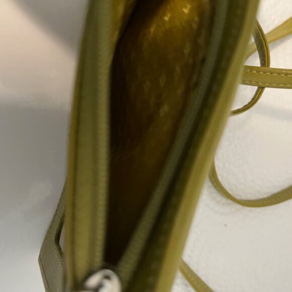 Tiny crossbody case. - Picture 4 of 4